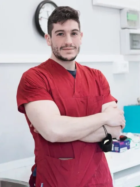 Enrico Lo Cicero in ambulatorio veterinario
